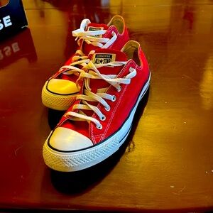 Men’s size 12 Converse red 8.5/10